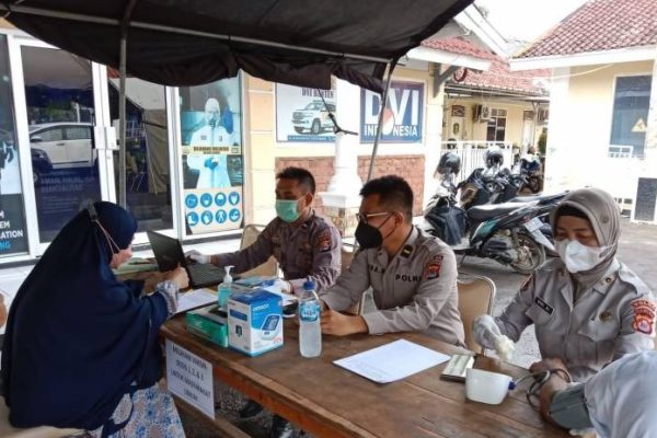 bentuk herd imunity polda banten ajak masyarakat untuk vaksin 21032