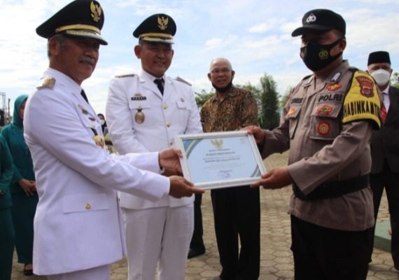 bentuk kelompok budidaya tawon omah tawon mataram bripka andriansyah terima penghargaan dari bupati pringsewu 45586