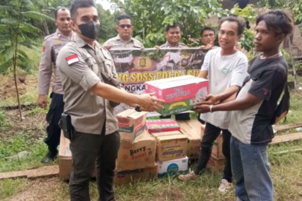 bentuk kepedulian alumni bintara spn polda sumbar tahun 1998 1999 kepada korban longsor 21229