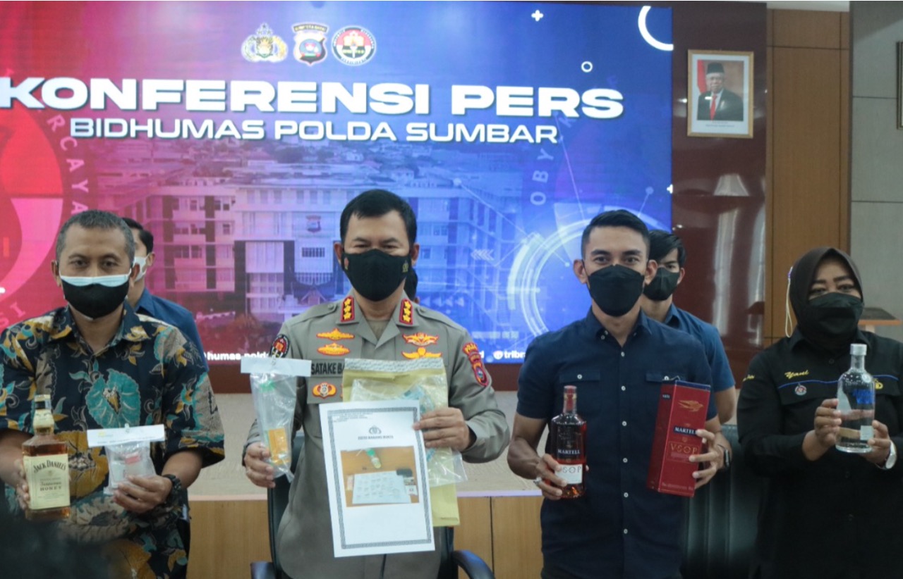 berantas kejahatan polda sumbar ungkap kasus perdagangan miras ilegal 37422