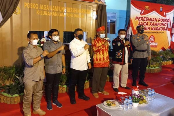 berantas narkoba kapolda riau resmikan kampung tanggung bersih narkoba di senapelan 29234