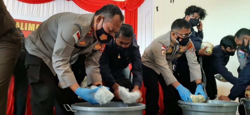 berantas narkoba polda kaltara musnahkan 126 kg sabu 27217