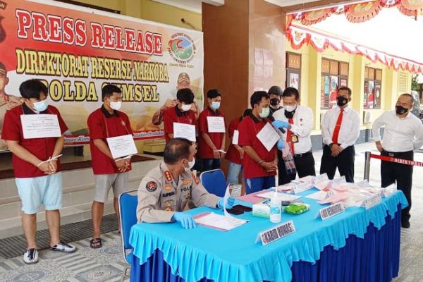 berantas peredaran narkoba dalam sepekan polda sumsel berhasil tangkap 13 tersangka 26706