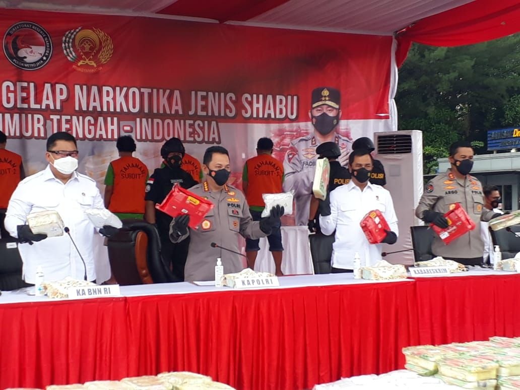 berantas peredaran narkoba di indonesia kapolri instruksikan polda jajaran bentuk kampung tangguh narkoba 28879