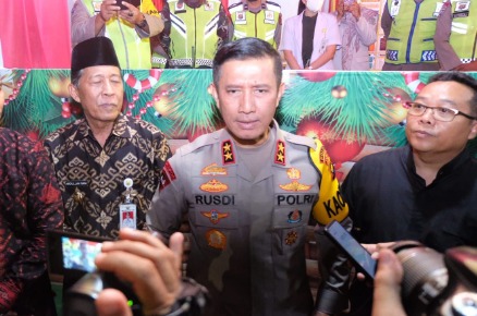 beri jaminan rasa aman kapolda jambi cek dan pantau gereja pada misa malam natal 52719