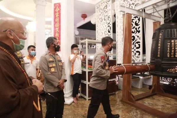beri jaminan rasa aman kapolda lampung tinjau peribadahan tahun baru imlek 2022 di wihara amurwa bhumi graha 23111