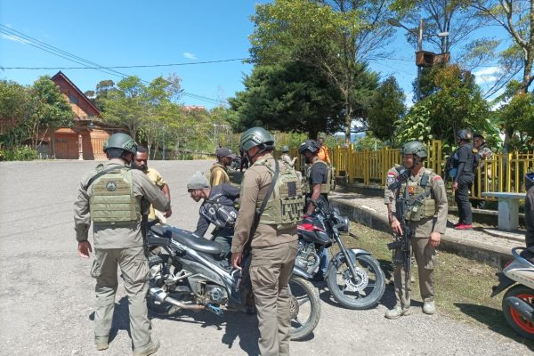 berikan rasa aman personel satgas tindak operasi damai cartenz 2024 laksanakan patroli di kab pegunungan bintang 72864