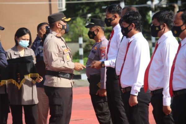 berprestasi 14 personel polres malinau mendapat penghargaan 46190