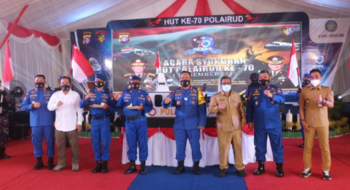 berprestasi kapolda kalteng beri penghargaan kepada 6 personel dit polairud 32799