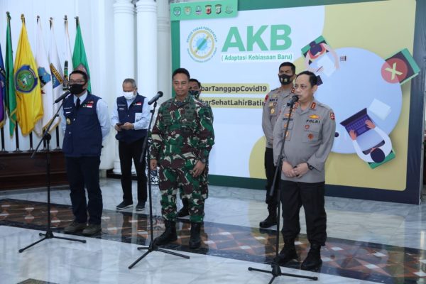 bersama ksad wakapolri kunjungi kantor gubenur jabar bahas perkembangan penanganan covid 19 34980