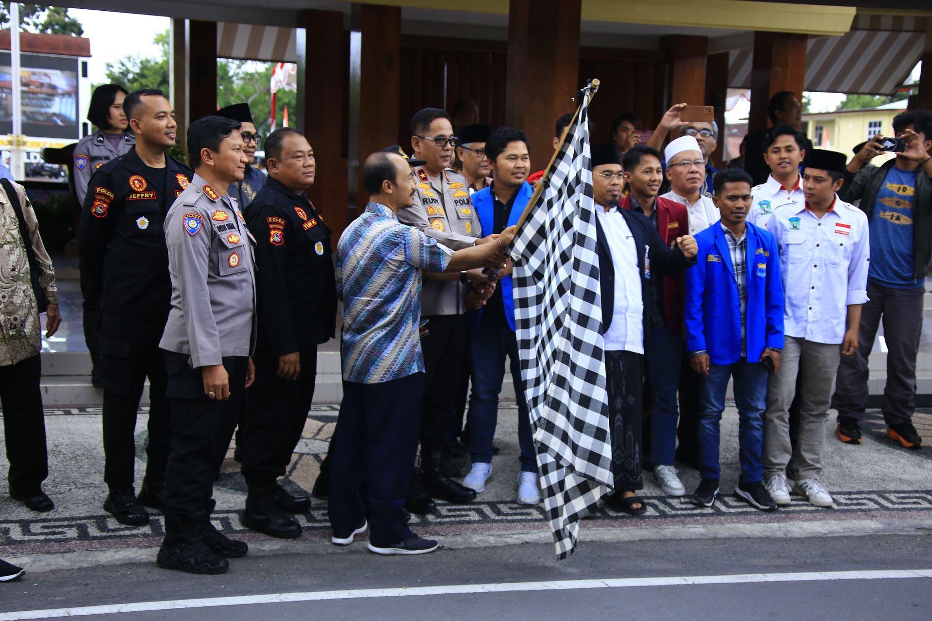 bersama ncs polri masyarakat ntb kompak jaga kondusifitas pilkada serentak 2024 76875