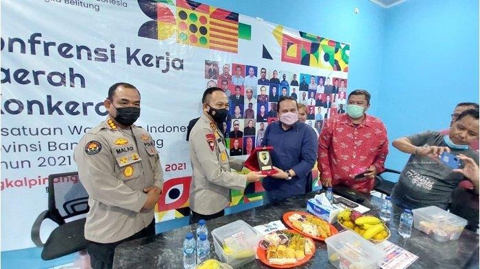 bersinergi dengan awak media kapolda kunjungi kantor pwi bangka belitung 25295