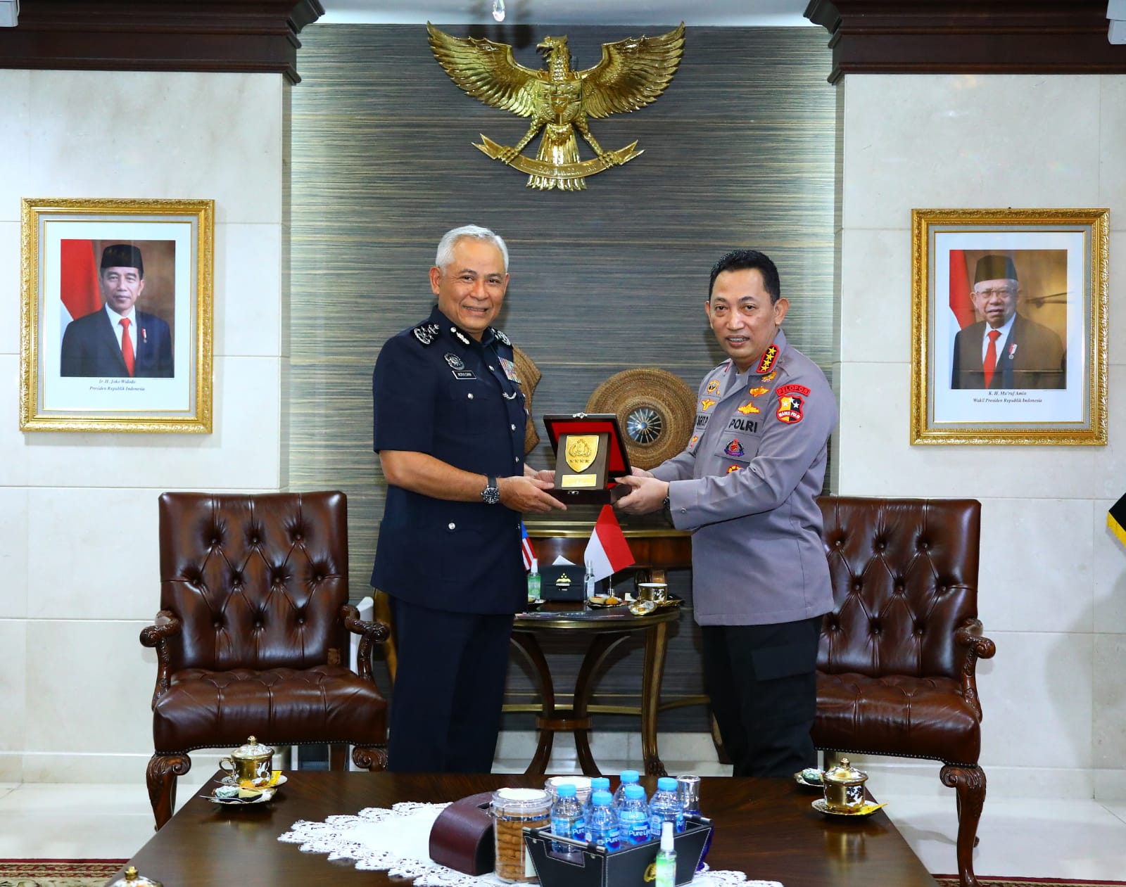 bertemu kepala kepolisian malaysia kapolri bahas pmi ilegal hingga penanganan covid 19 22989