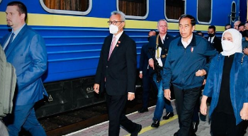 bertolak dari polandia presiden jokowi dan iriana menuju kyiv ukraina 47926
