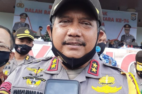 bhabinkamtibmas dapat menegur warga yang tidak mengibarkan bendera 48941