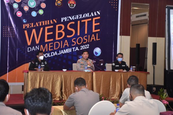 bid humas polda jambi adakan pelatihan pengelolaan website dan media sosial 21060