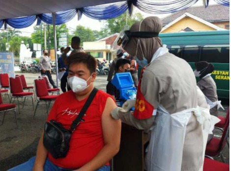 biddokes polda banten distribusikan 1000 vaksin sinovac bagi masyarakat 37347