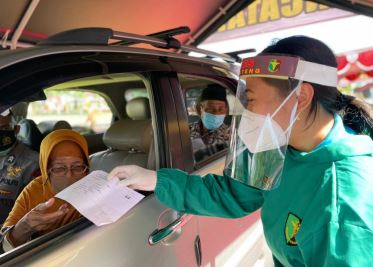 biddokkes polda jateng gelar drive thru vaksinasi covid 19 dan genose 37334