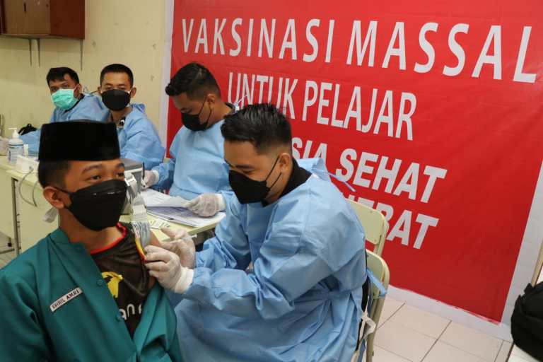 biddokkes polda kaltim bersama bin gelar gerai vaksin presisi di ponpes hidayatullah dan al mujahidin 34409
