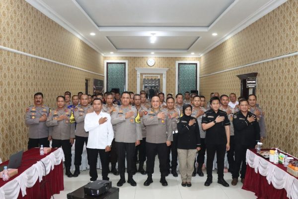 bidkum polda jabar gelar penyuluhan hukum di polres cirebon 70437