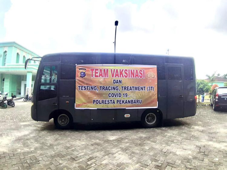 bikin terobosan vaksinasi covid 19 door to door polda riau siapkan 20 unit armada 37341