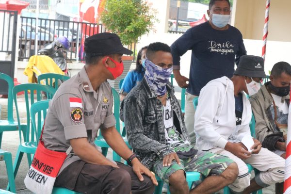 binmas noken bersama polres mimika gencarkan vaksinasi jelang pon xx 13371