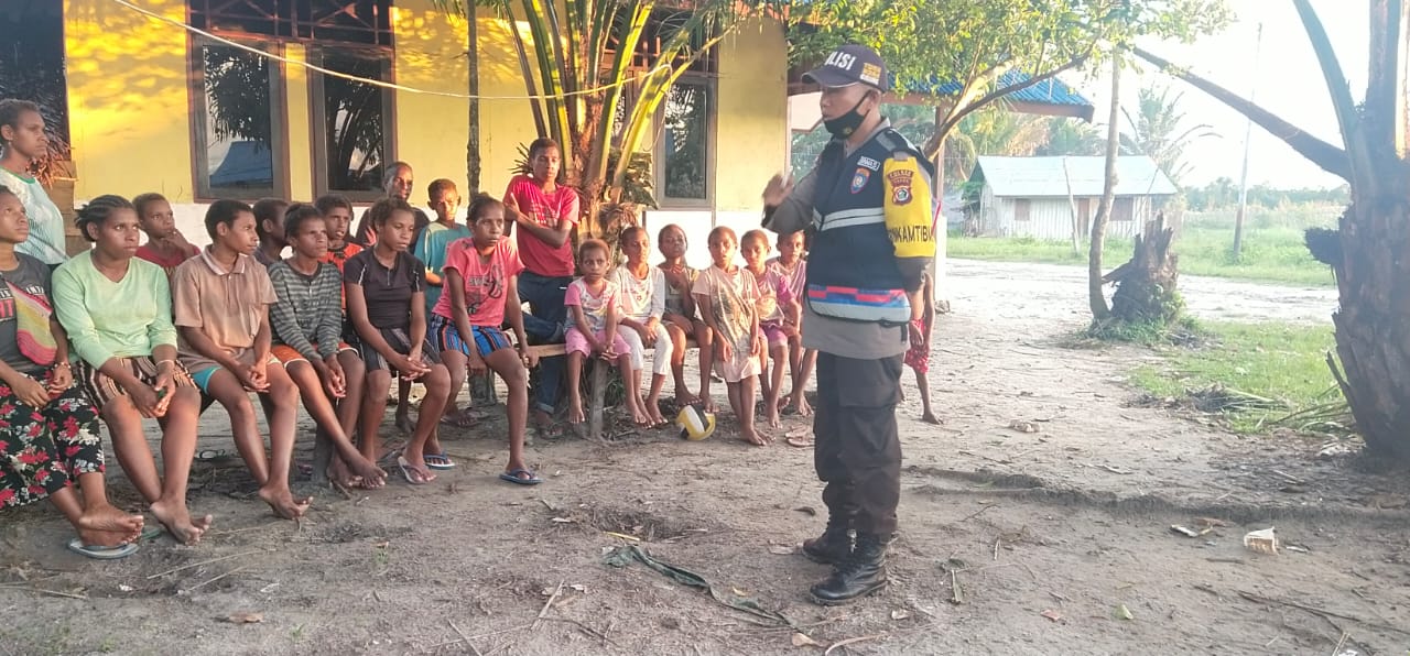 binmas noken boven digoel berbagi alat tulis dan belajar gembira bersama anak anak distrik bomakia 13408