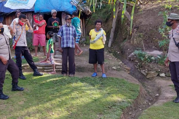 binmas noken laksanakan program peka di wilayah tolikara 13364
