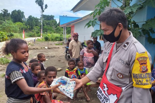 binmas noken peduli anak anak papua melalui program si ipar 13477