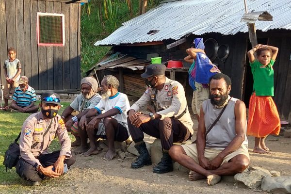 binmas noken tolikara bersilaturahmi dengan tokoh masyarkat distrik wenam 37159