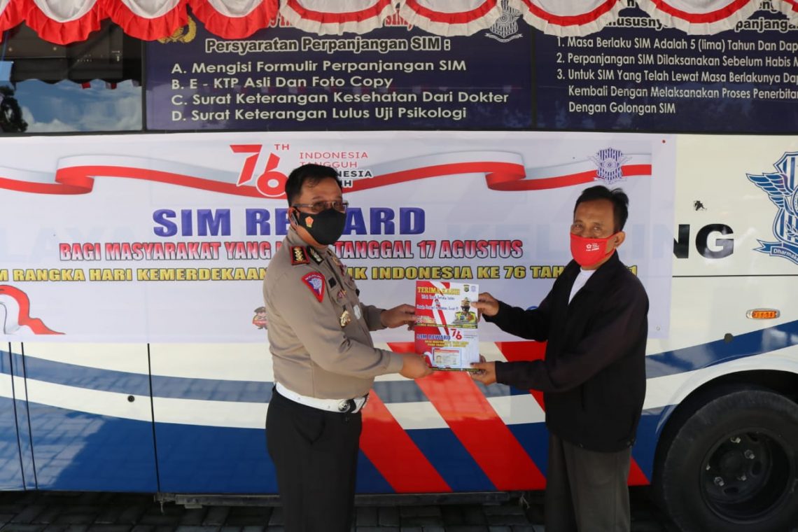 birthday on august 17th central sulawesi regional police gives a free driver license gift 41348