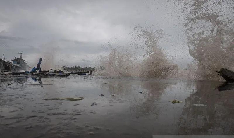 bmkg imbau warga pesisir waspada gelombang tinggi di perairan indonesia pada 20 21 februari 54782