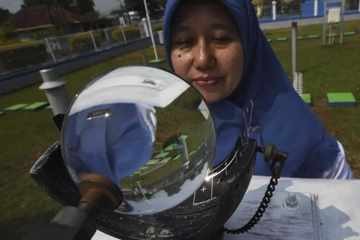 bmkg minta warga waspadai potensi hujan deras disertai angin kencang 77016