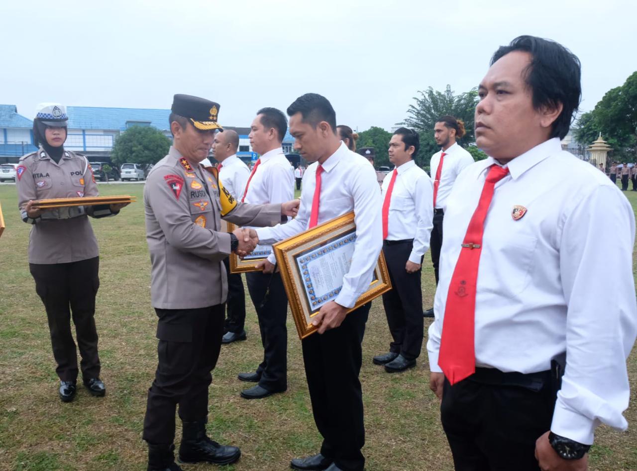 bongkar kasus sabu senilai rp50 miliar sebanyak 19 anggota polresta jambi raih penghargaan 68952