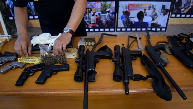 bongkar sindikat perakit senjata api di manokwari polisi berhasil amankan 6 orang 65200
