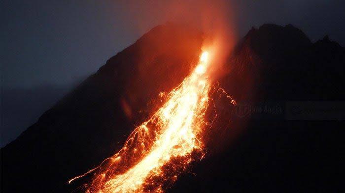 bpptkg terjadi 119 guguran lava pijar dari puncak gunung merapi 59732