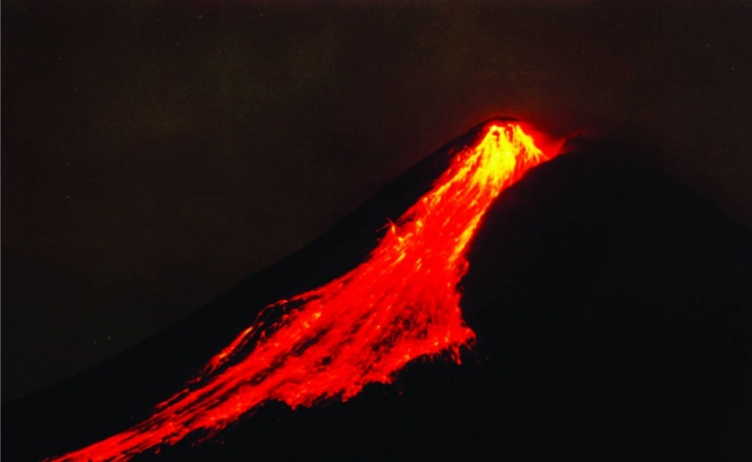 bpptkg terjadi empat kali guguran lava pijar di gunung merapi 59997