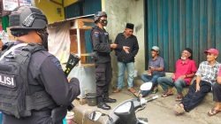 brimob polda jabar memberi himbauan kepada masyarakat di tengah pandemi 23086