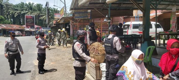 brimob polda sumut bagikan 400 masker 11487