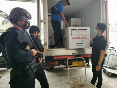 brimob unit escort astrazeneca arrived in kualanamu airport 44783