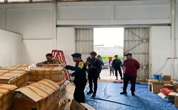 brimobda polda riau pastikan keamanan surat suara dan cek gudang logistik kpu 68704