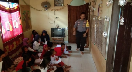 bripka kundoro bhabinkamtibmas polres kendari penggerak dalam mencerdaskan anak bangsa 12775