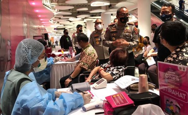 buka gerai vaksin booster di senayan park polda metro jaya siapkan 500 dosis setiap hari 17863