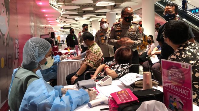 buka gerai vaksin booster di senayan park polda metro jaya siapkan 500 dosis setiap hari 17863
