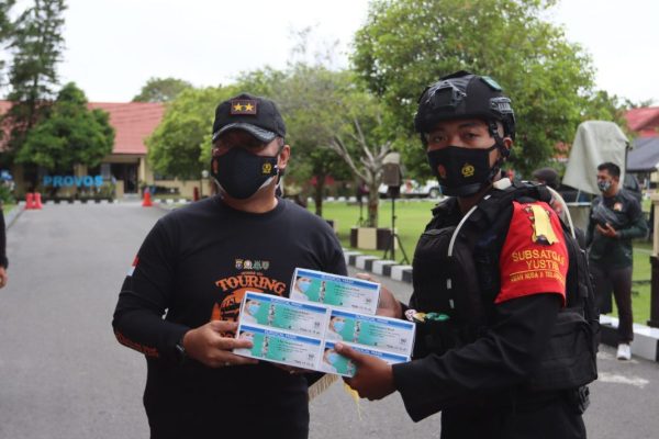cegah covid 19 polda kalteng bersama polres jajarannya serentak lakukan gerakan maskerisasi 30904