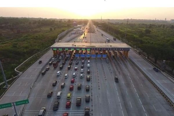 cegah kemacetan arus balik polda metro jaya terapkan contraflow 12859