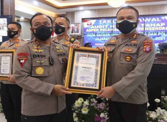cegah penyebaran covid 19 dengan baik kapolda kalteng beri penghargaan kepada jajaran polres kapuas 24720