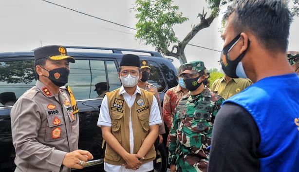 cegah penyebaran covid 19 polda jatim kerahkan pasukan di zona merah bangkalan 9277
