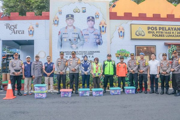 cek kesiapan pengamanan mudik pamatwil polda jatim tinjau pos pengamanan dan pos pelayanan di wilayah lumajang 72416