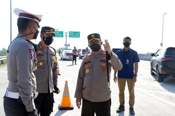 central java regional police chief review vehicle mobility at sragen toll exit 40744